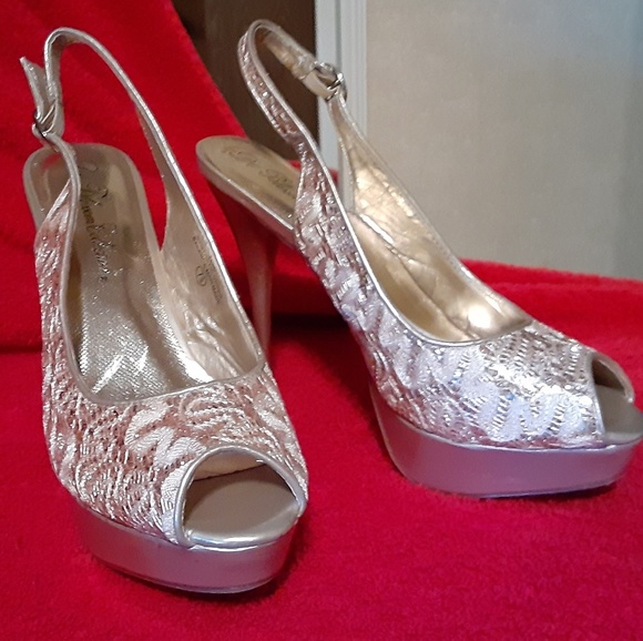 Shoes - Picture 2 of 7